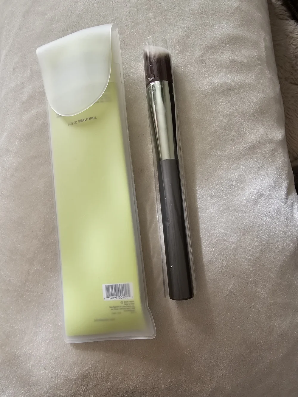 Juice Beauty Kabuki Foundation Brush with Lime Protective Sleeve